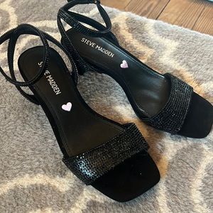 Black short heel. Steve Madden girl